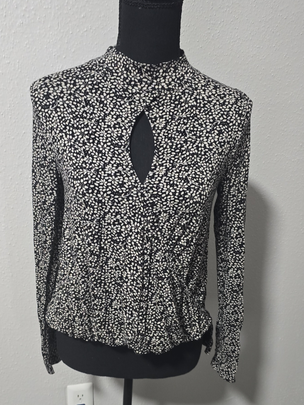 Sun & Shadow Black and White Keyhole Long Sleeve Top
